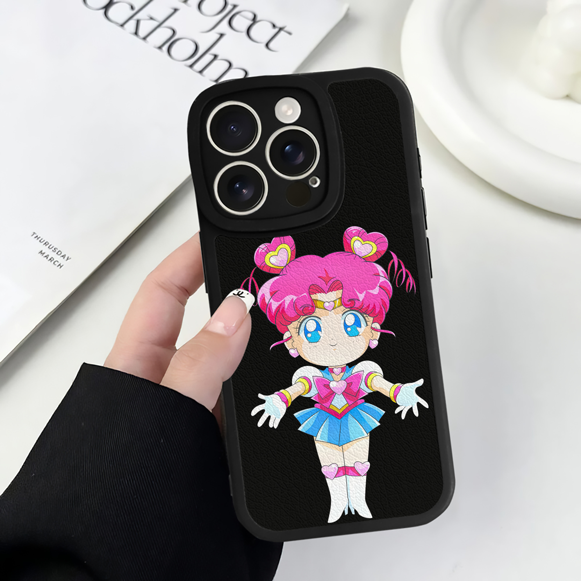 （画像用） 美少女戦士セーラームーン ちびうさ Sailor Moon Chibiusa Tsukino Usagi Small Lady Serenity 【iPhone 16シリーズ対応】シリコンスマホケース（レザー調） 材質：シリコン
